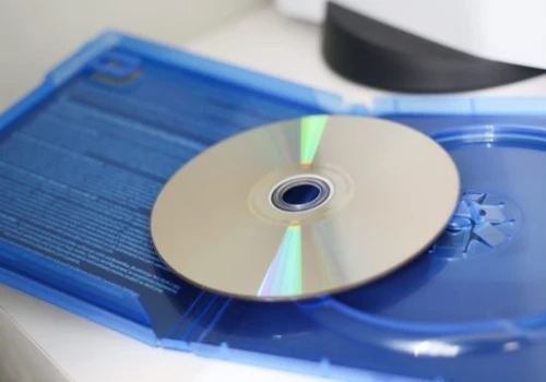 Sześć dni milczenia i wizerunkowa katastrofa. PlayStation próbuje promować nowy sprzęt po zabiciu gier na płytach, ale gracze i giełda wiedzą swoje