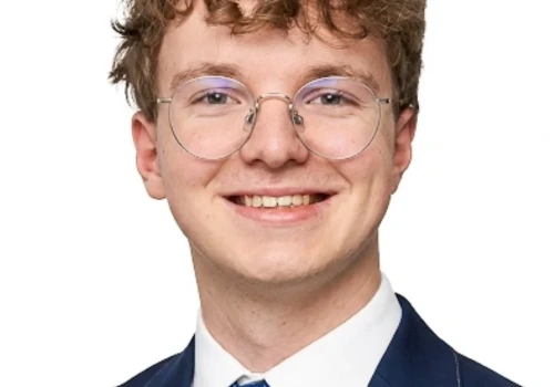 Demokracja o krok od domu