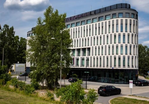 Prokuratura: szef warszawskiego condohotelu działał na szkodę wierzycieli