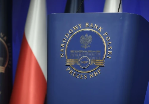 "Duża niepewność nawet w krótkim okresie". RPP nie zmienia kursu