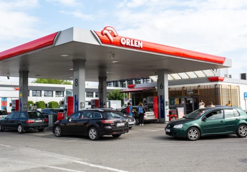 Rząd znów obniży ceny paliw. Znaleźli zupełnie nowy sposób