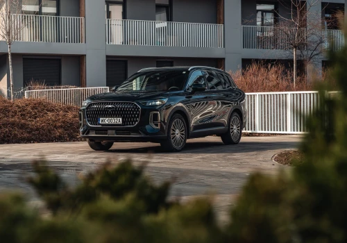 6434 auta w rok, lider PHEV i Robert Lewandowski. CHERY podsumowuje pierwszy rok w Polsce – i to dopiero początek