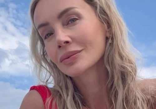 Agnieszka Woźniak-Starak w niepozornym topie. To hit na lato