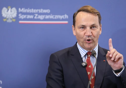 Rosja szykuje zbrojną prowokację przeciwko Polsce? Sikorski: Wiemy, że coś przygotowują