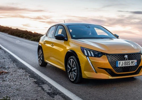 Renault i Stellantis w pułapce „Made in Europe”. Ich bestsellery powstają poza Unią