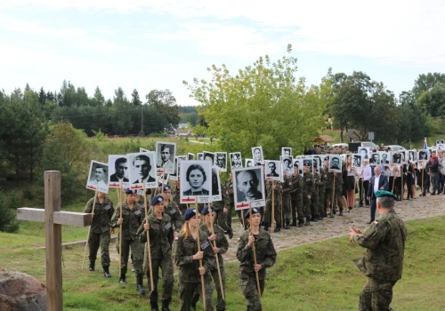 „Rosyjscy mordercy i komunistyczni polscy zdrajcy”