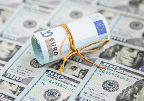 Złoty pod presją wojny o Cieśninę Ormuz. Dolar najdroższy od 14 miesięcy