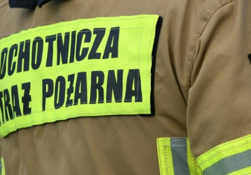 Strażacy usuwali z dróg połamane drzewa