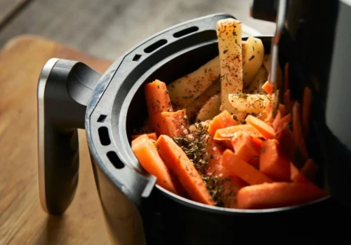 Air fryer pewnie jest też w twojej kuchni. Ulubiony sprzęt Polaków pod lupą UE