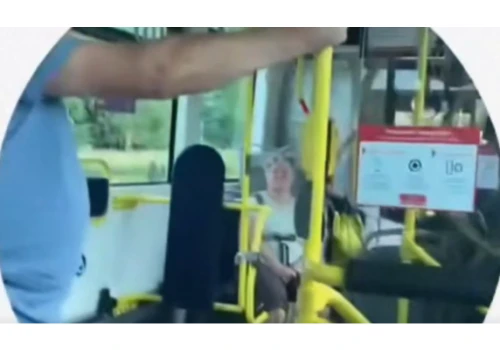 Skandal w autobusie w autobusie. 54-letni mężczyzna zwyzywał 12-letnie Ukrainki. Wszystko nagrały kamery
