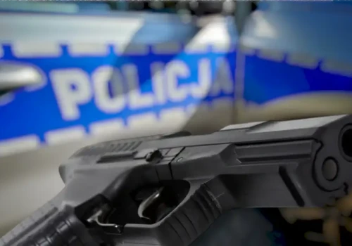 „Jestem na dachu i chcę skoczyć”: Nieodpowiedzialny żart 13-latki postawił służby na nogi