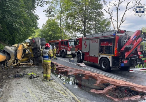 Przewrócona betoniarka w Czernichowie. Zginęły dwie osoby