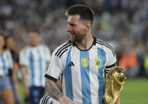 Oficjalny wpis na stronie Ballon d'Or sugeruje dziewiątą nagrodę dla Leo Messiego