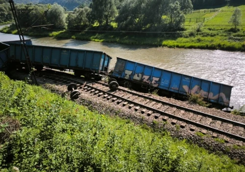 Wierchomla Wielka. Wykolejenie pociągu towarowego, część wagonów w Popradzie