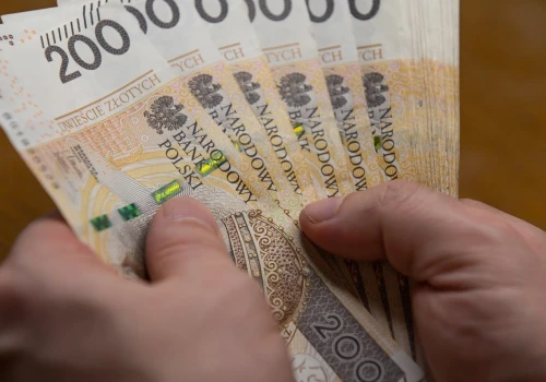 Praca nad morzem od zaraz. Płacą 12 tys. złotych i dają umowę o pracę
