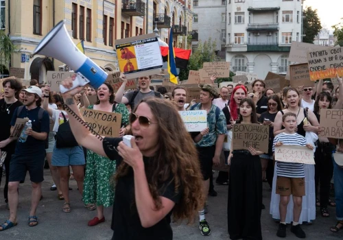 Dziesiątki tysięcy Ukraińców wyszło na ulice. Protesty przeciwko decyzji Zełenskiego