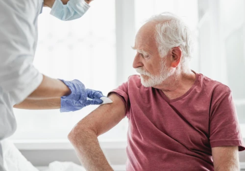 Tak szczepią się seniorzy. Ministerstwo Zdrowia przedstawiło najnowsze dane