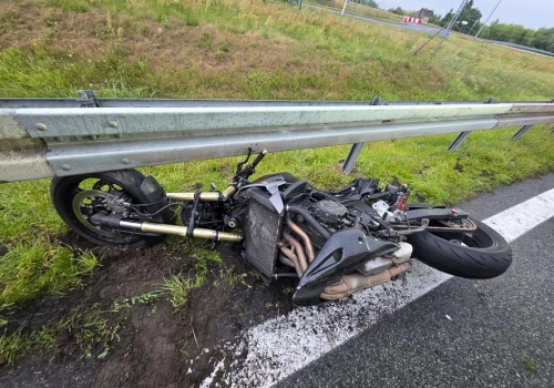 Wypadek motocyklisty na autostradzie