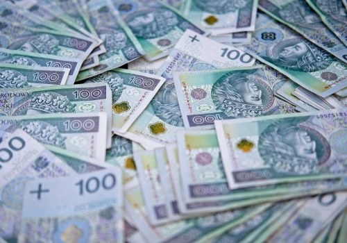 Fałszywe tachografy, botoks i spółki-słupy. GIIF ujawnia nowe schematy na pranie pieniędzy