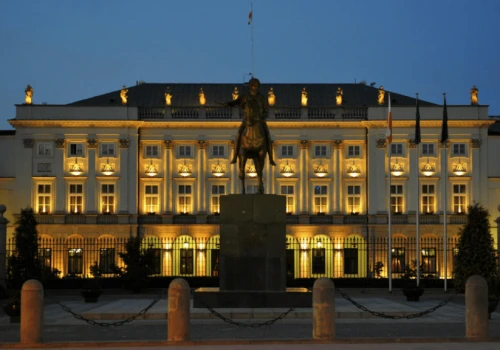 Referendum zamiast taniego prądu. Jak prezydent chce walczyć o skrajną prawicę?
