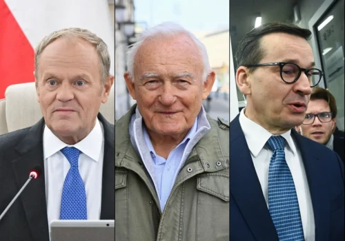 Premierzy Tusk, Morawiecki i Miller w zwykłej kolejce do lekarza?