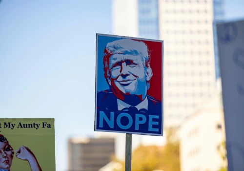 Trump przegrywa walkę z wiatrakami i wycofuje się rakiem