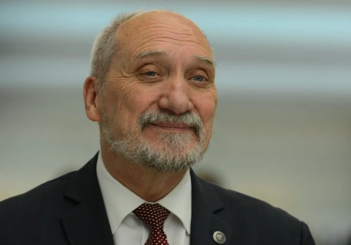 Prokuratura skierowała akt oskarżenia przeciwko Antoniemu Macierewiczowi! O co chodz…