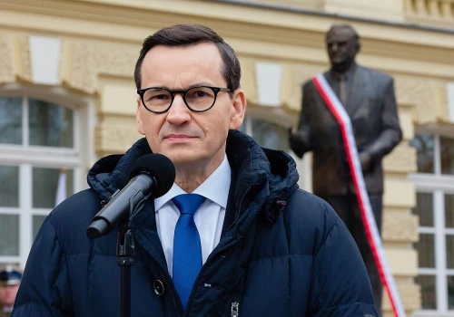 Kaczyński właśnie „pozamiatał” Morawieckiego? Wyciekł wewnętrzny sondaż