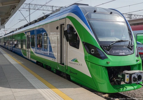 Nastolatek na hulajnodze potrącony przez szynobus na ulicy Borowej. Trafił do szpitala