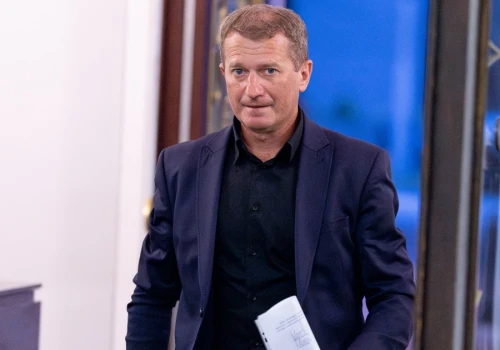Minister zarabiał na mikrokawalerkach, dziś szykuje o nich ustawę. "Nie dostrzega konfliktu interesów"