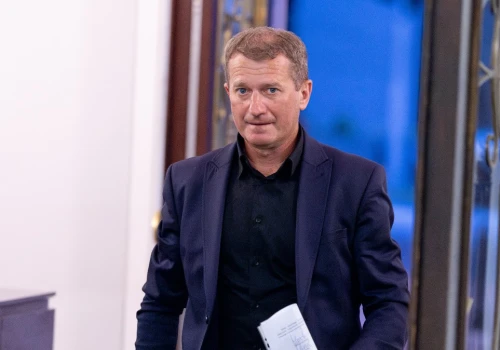 Wiceminister zarabiał na mikrokawalerkach. Teraz pisze o nich ustawę