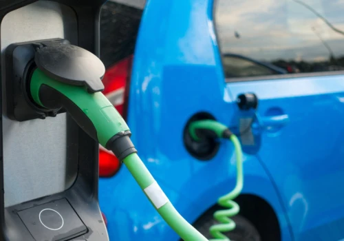 Spalinowy na trasę, elektryk do miasta. Fiskus pozwala rozliczyć oba