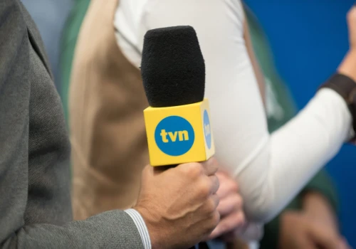Pracownicy TVN otrzymali list. "Wydłużenie okresu niepewności"