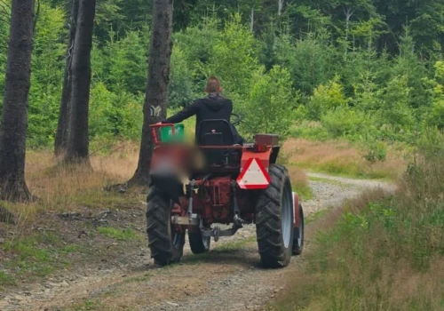 Traktorem na grzyby. Nietypowa interwencja i zdecydowana reakcja mundurowych