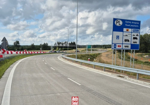 Dwupasmowa droga od granicy z Białorusią. Połączyła się z S19
