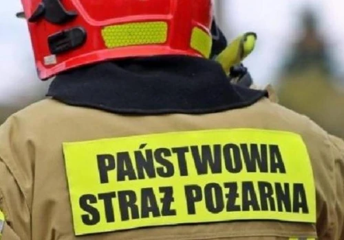 Pożar mieszkania w budynku wielorodzinnym w Szamotułach, jedna osoba poszkodowana