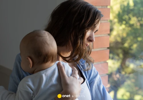 Hannah marzy o przyjaźni. "Lato pokazuje mi życie, którego nie mam"