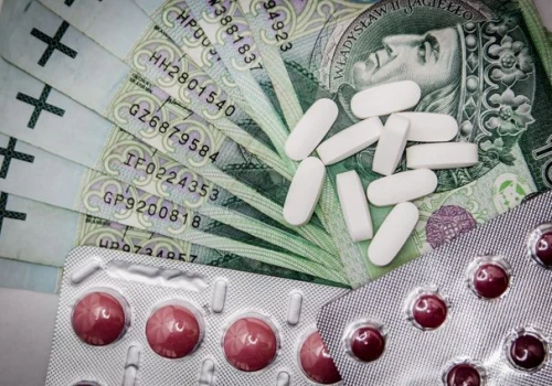 Zarobki w farmacji 2026. Kto zarabia najwięcej i gdzie?