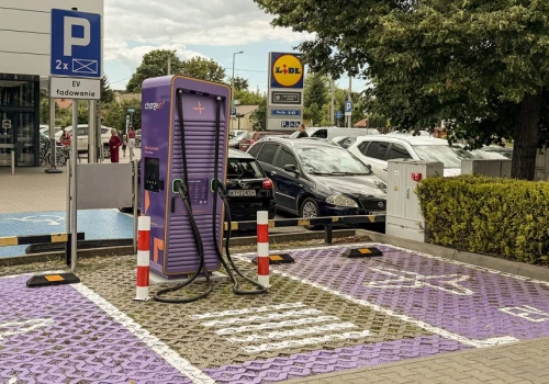 Nowa stacja ładowania elektryków na S8 w Nadarzynie