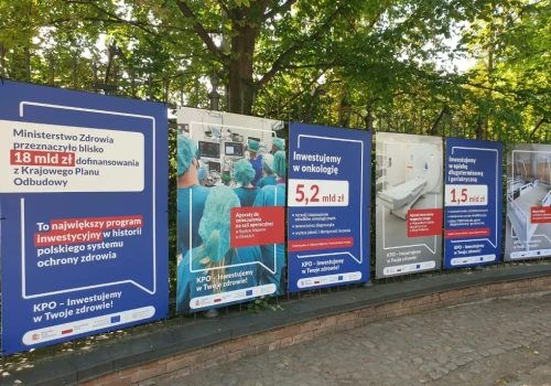 18 mld zł z KPO dla zdrowia. MZ otworzyło plenerową wystawę w Warszawie