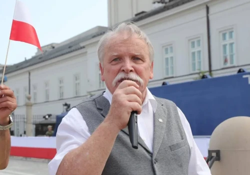 Manifestacja poparcia przed Pałacem Prezydenckim. "Żadna decyzja nas nie zawiodła"