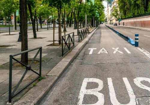 Auta elektryczne nie stracą buspasów. Jest ostateczna decyzja