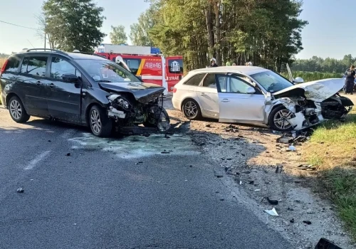 Wypadek w Chłopowie. Dwie osoby trafiły do szpitala