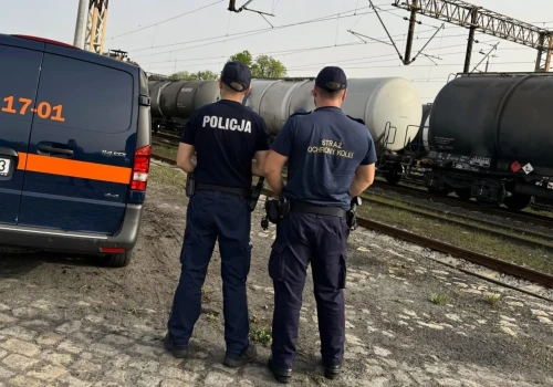 Atak na funkcjonariusza w pociągu i kierowca z zakazem