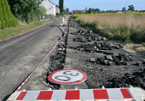 Rzecznik Praw Obywelskich włącza się ws. rolnika, który zaorał asfalt