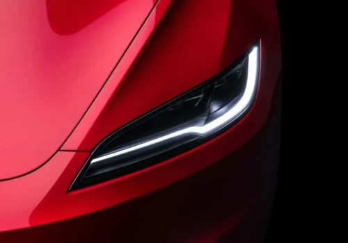 Tesla jest zbyt dobra. Za jasno świeci