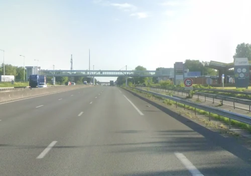 Złodziej ładunku potrącony przez ciężarówkę podczas przebiegania przez autostradę