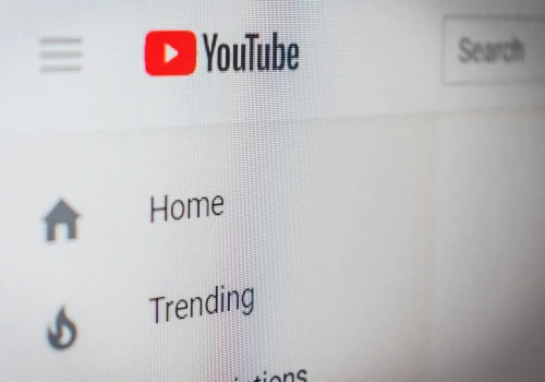 YouTube kapituluje przed standardem TikToka. Wyświetlenie policzy od pierwszej klatki