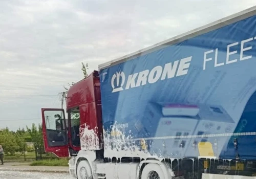 „Biała droga” w Mikorzynie. Wszystko przez wyciek z ciężarówki