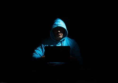 Haker wydaje polecenie, AI robi resztę. Cyberataki wchodzą w nową fazę